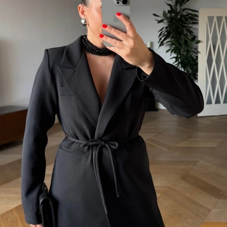 Sacou negru cu cordon și croială dreaptă