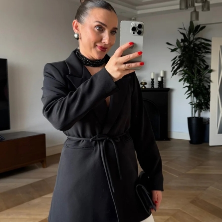 Sacou negru cu cordon și croială dreaptă