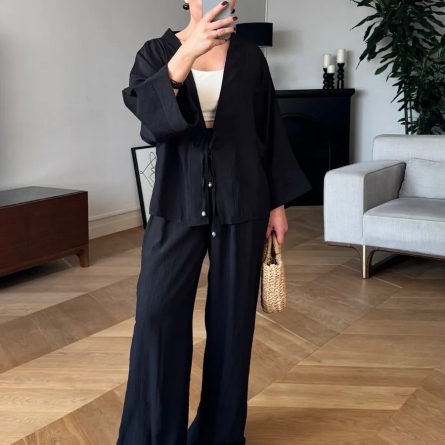 Черный комплект &ndash; кимоно и широкие брюки