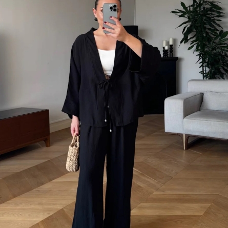 Черный комплект &ndash; кимоно и широкие брюки