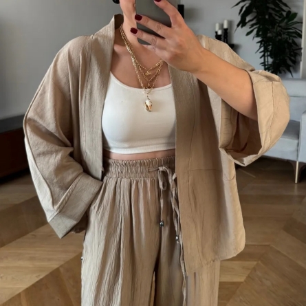 Бежевый комплект &ndash; кимоно и широкие брюки