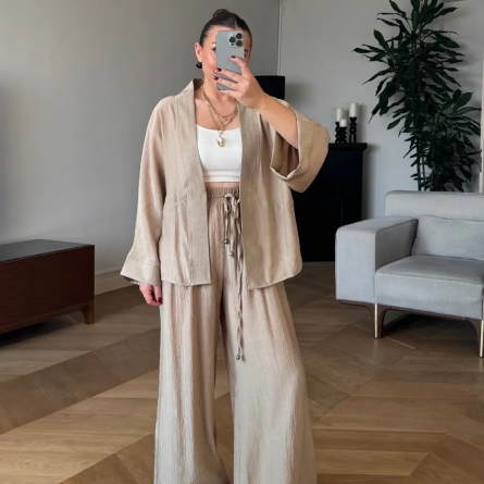 Бежевый комплект &ndash; кимоно и широкие брюки
