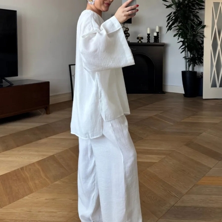 Белый комплект &ndash; кимоно и широкие брюки