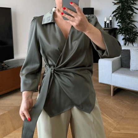 Bluză din satin kaki