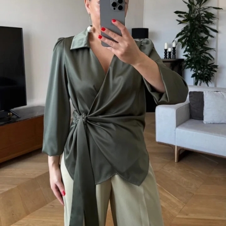 Bluză din satin kaki