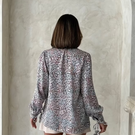 Cămașă vaporoasă cu imprimeu abstract