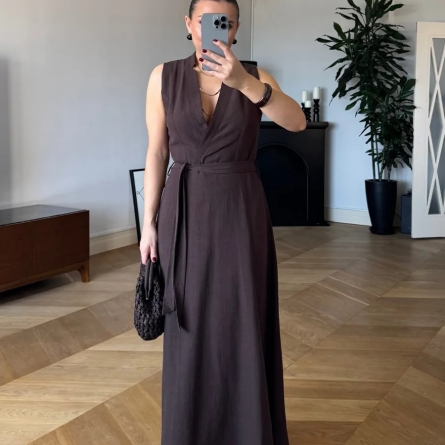 Rochie lungă maro din in, fără m&acirc;neci