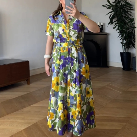 Длинное платье с цветочным принтом и поясом на талии