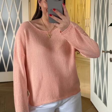 Тонкий лососевый трикотажный свитер с круглым вырезом