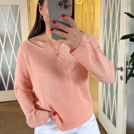 Тонкий лососевый трикотажный свитер с круглым вырезом