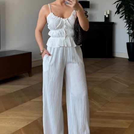 Set alb cu bluză cu bretele și pantaloni largi