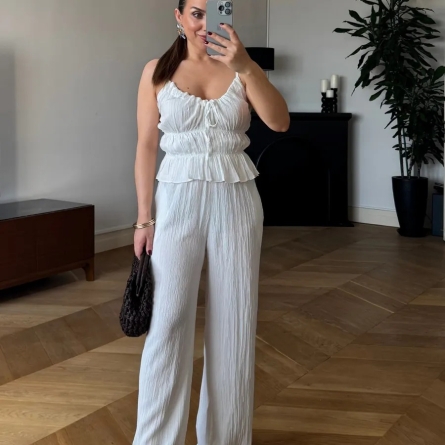 Set alb cu bluză cu bretele și pantaloni largi