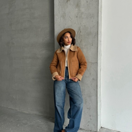 Geacă maro-deschis din piele &icirc;ntoarsă cu căptușeală