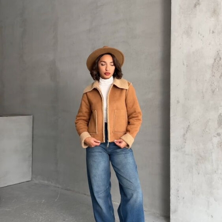 Geacă maro-deschis din piele &icirc;ntoarsă cu căptușeală