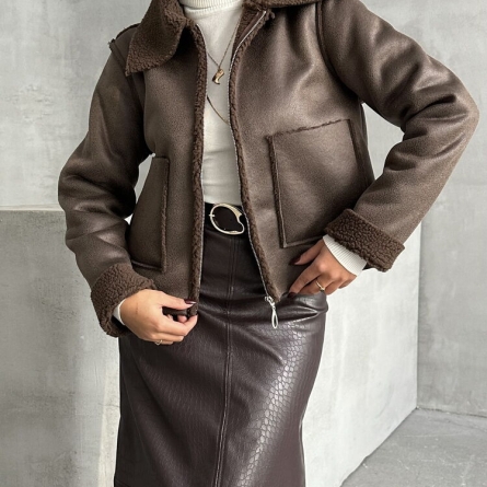 Geacă maro din piele &icirc;ntoarsă cu căptușeală