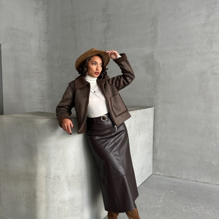 Geacă maro din piele &icirc;ntoarsă cu căptușeală