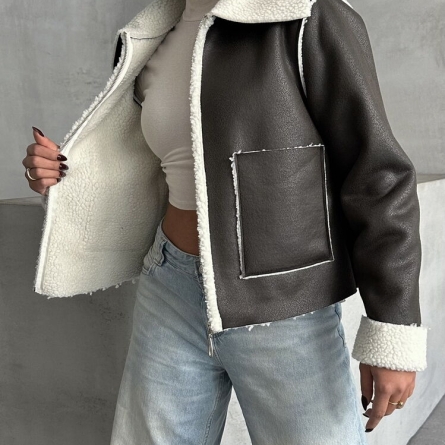 Geacă neagră din piele &icirc;ntoarsă cu căptușeală