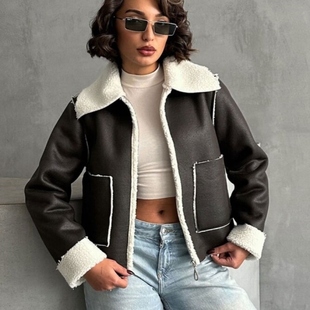 Geacă neagră din piele &icirc;ntoarsă cu căptușeală