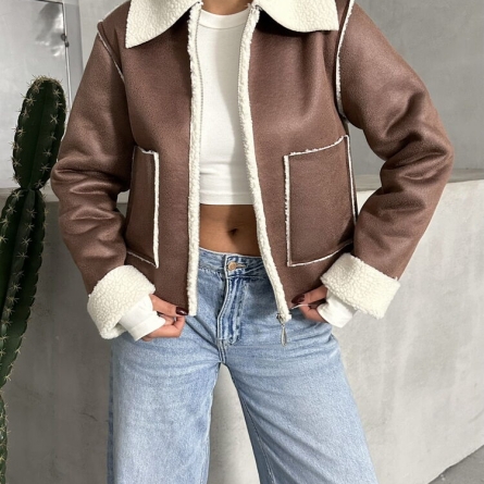 Geacă maro-crem din piele &icirc;ntoarsă cu căptușeală