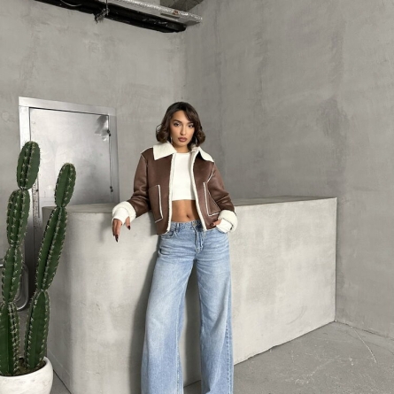 Geacă maro-crem din piele &icirc;ntoarsă cu căptușeală