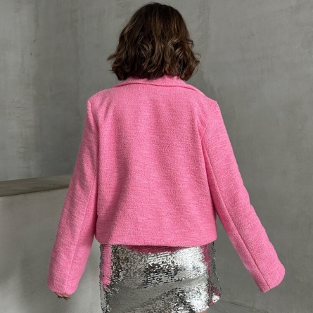 Укороченная розовая куртка с декоративными завязками