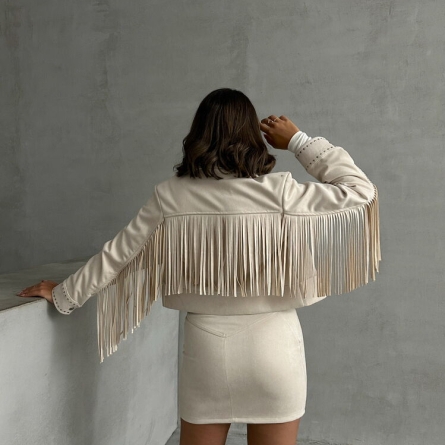 Geacă scurtă crem din piele &icirc;ntoarsă cu franjuri