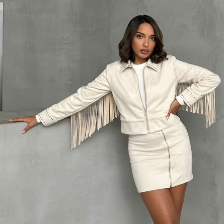 Geacă scurtă crem din piele &icirc;ntoarsă cu franjuri