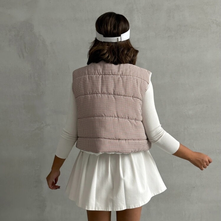 Vestă pufoasă cu fermoar in carouri maro