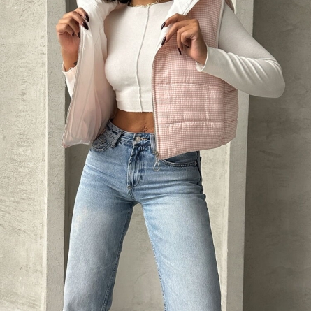 Vestă pufoasă cu fermoar in carouri roz-pal