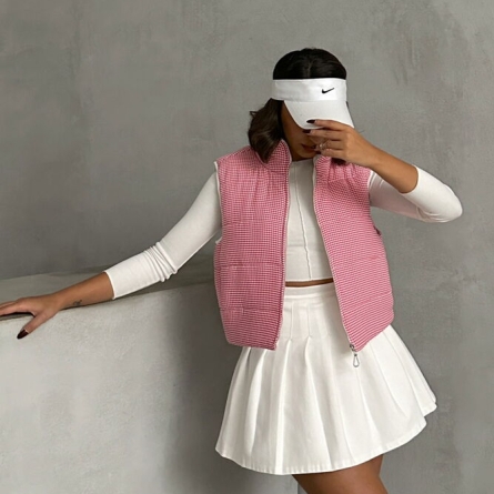 Пуховый жилет на молнии цвета фуксия