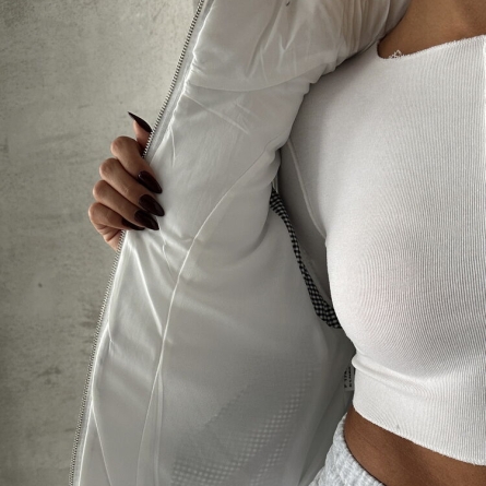 Vestă pufoasă cu fermoar in carouri negre