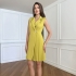 Rochie galben muștar  tip sacou fără m&acirc;neci, cu pliseuri
