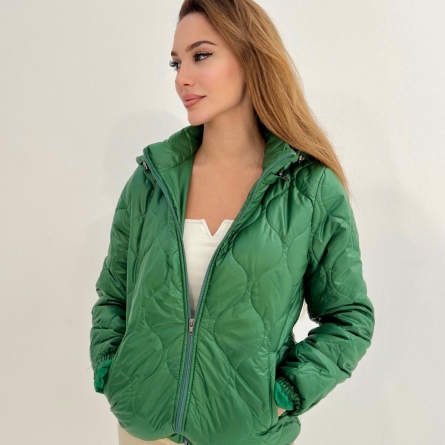 Geacă scurtă matlasată verde