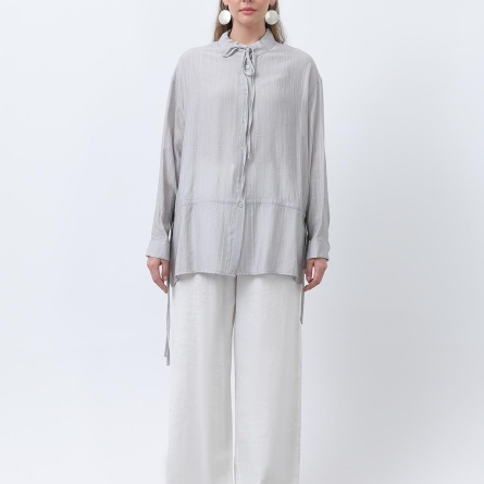 Серая рубашка со сборками на талии