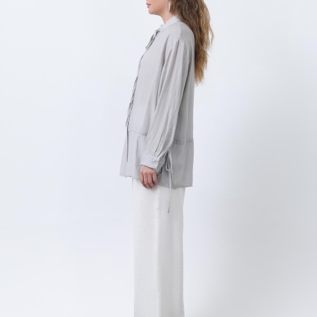 Серая рубашка со сборками на талии