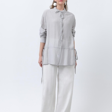 Серая рубашка со сборками на талии