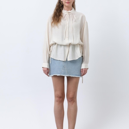 Кремовая рубашка со сборками на талии