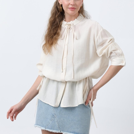 Кремовая рубашка со сборками на талии