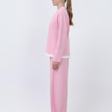 Розовый худи с белой вставкой на воротнике