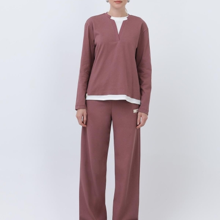 Розовый худи с белой вставкой на воротнике