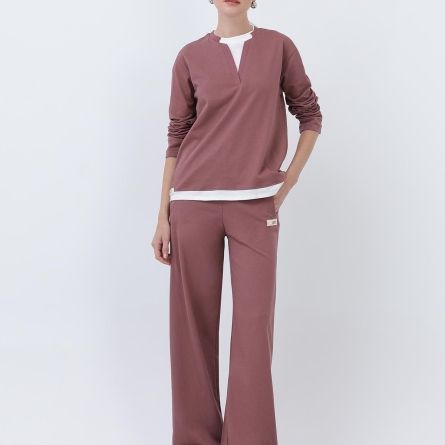 Розовый худи с белой вставкой на воротнике