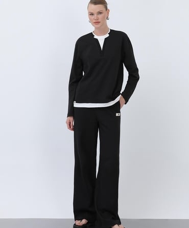 Черный худи с белой вставкой на воротнике