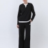 Черный худи с белой вставкой на воротнике