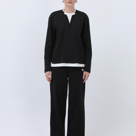 Черный худи с белой вставкой на воротнике