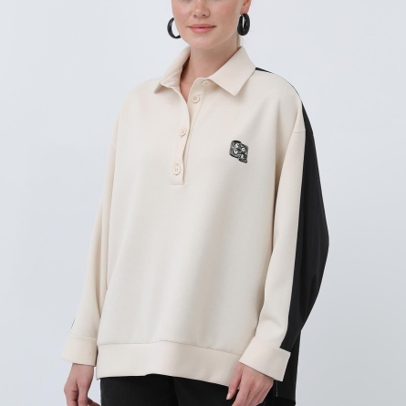 Кремово-черный хлопковый свитшот с воротником и пуговицами