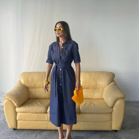 Платье-рубашка миди тёмно-синего цвета с поясом и пуговицами