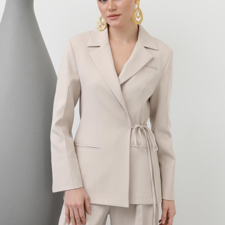 Sacou crem cu nod oblic