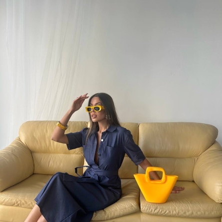 Платье-рубашка миди тёмно-синего цвета с поясом и пуговицами