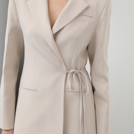 Sacou crem cu nod oblic