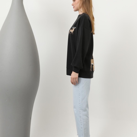 Черный худи с вышивкой оленей